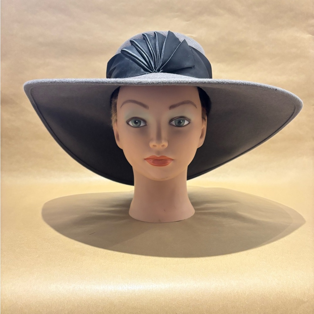 Chic Women's Gray and Black Hat